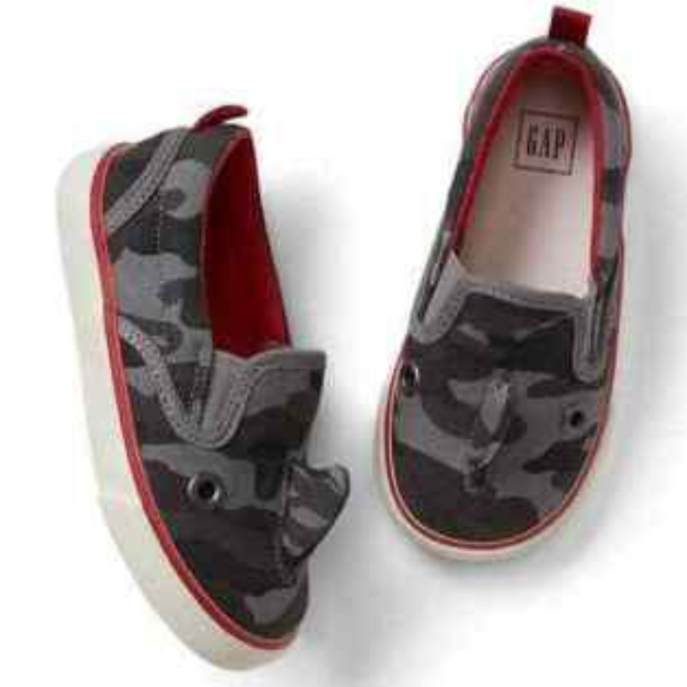 Baby Gap NWT Shark Fin Slip-On Sneakers 5 7